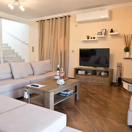 Eva στην περιοχή Vila Erétria